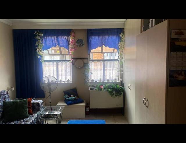 1 BEDROOM APARTMENT FOR SALE IN NEWLANDS